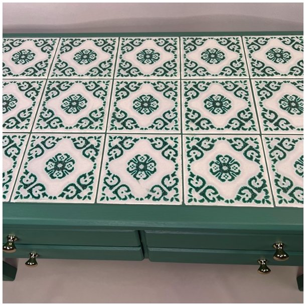 Bord med kakler og skuffer - SOLGT