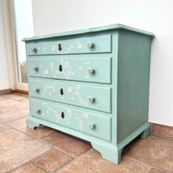 Kommode - lav med stencils SOLGT