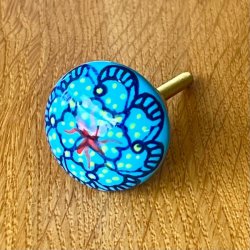 Mbelknop - hndmalet, blt mnster