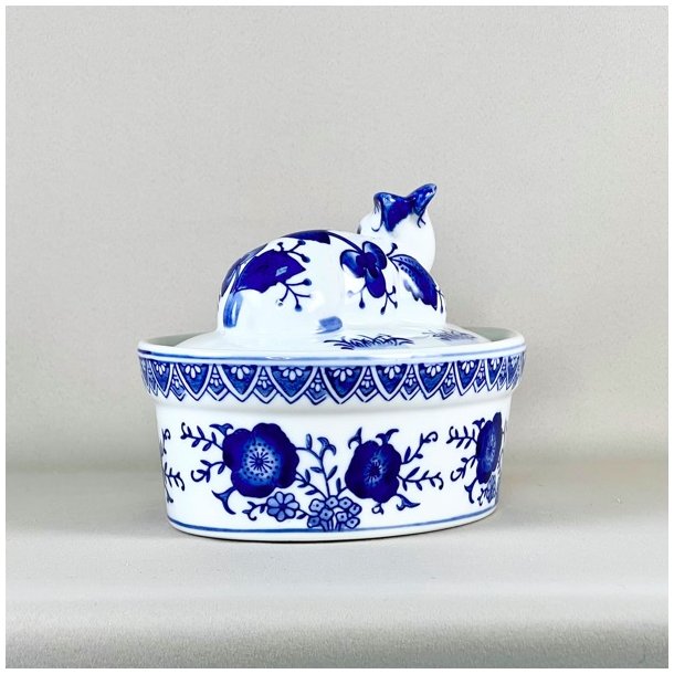 Terrin med hare p toppen