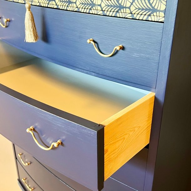 Kommode - 7 skuffer, m�rkebl� med guld 