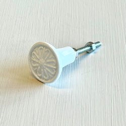 Mbelknop - hvid porceln m/mnster