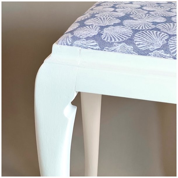 Skammel med muslingestof - SOLGT