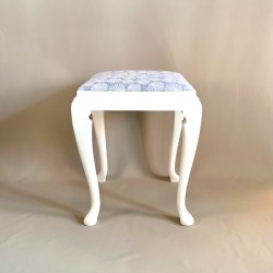 Skammel med muslingestof - SOLGT