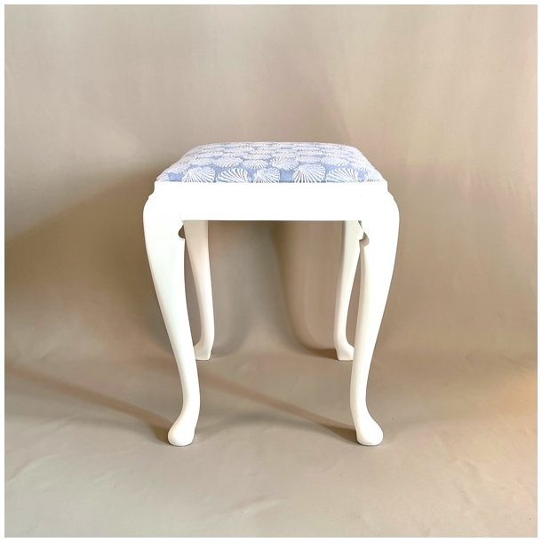 Skammel med muslingestof - SOLGT