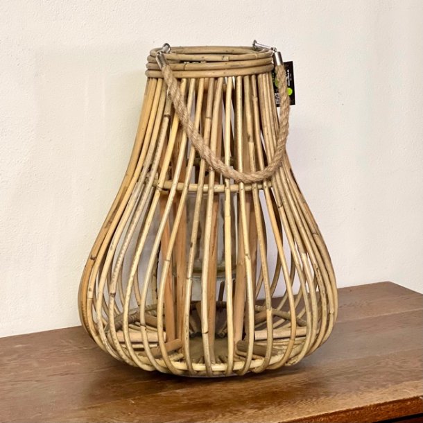 Lanterne i bambusflet med reb