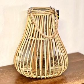 Lanterne i bambusflet med reb