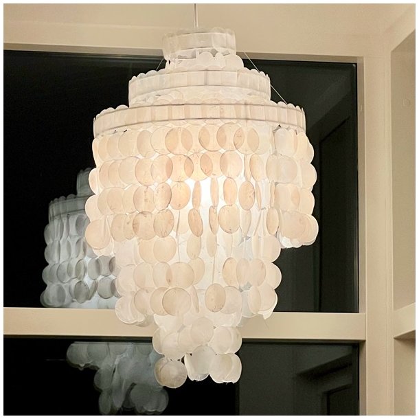 Pendel - stor lampe med skaller