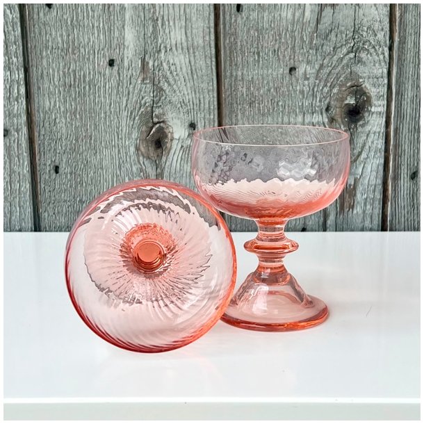 Dessertglas (st a' 4 stk) - lyserd med swirl