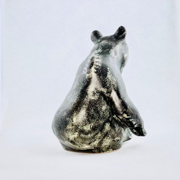 Johgus Bjrn - siddende, stor