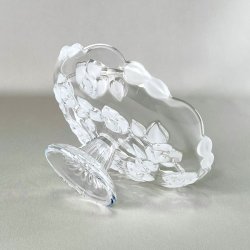 Glasopsats med frostede roser