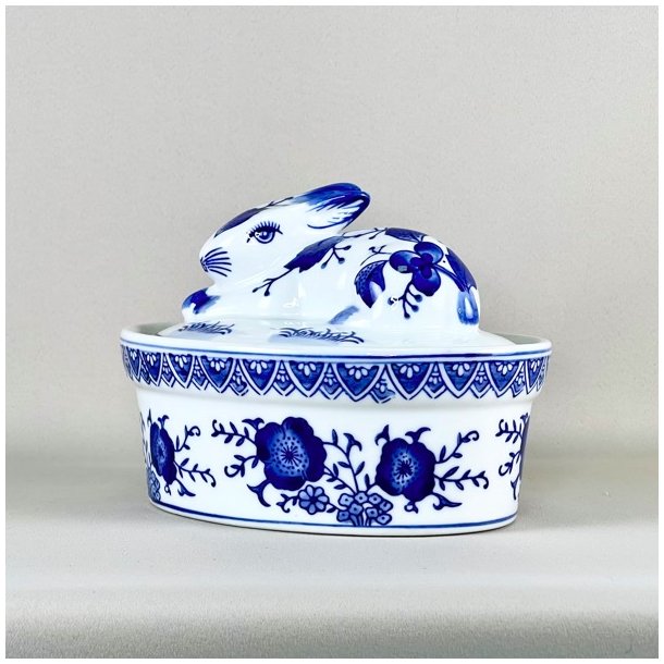 Terrin med hare p toppen