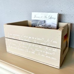 Gl. sodavandskasse - sand m/fransk tekst