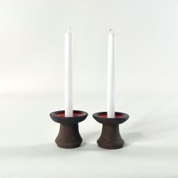 Duo af retro kertelysestager i keramik 