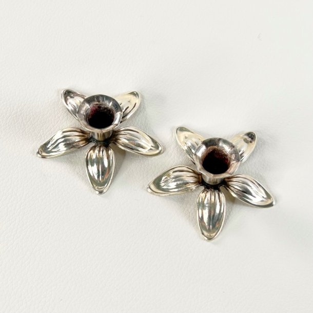 Duo af sm� lysestager i s�lvplet til kertelys