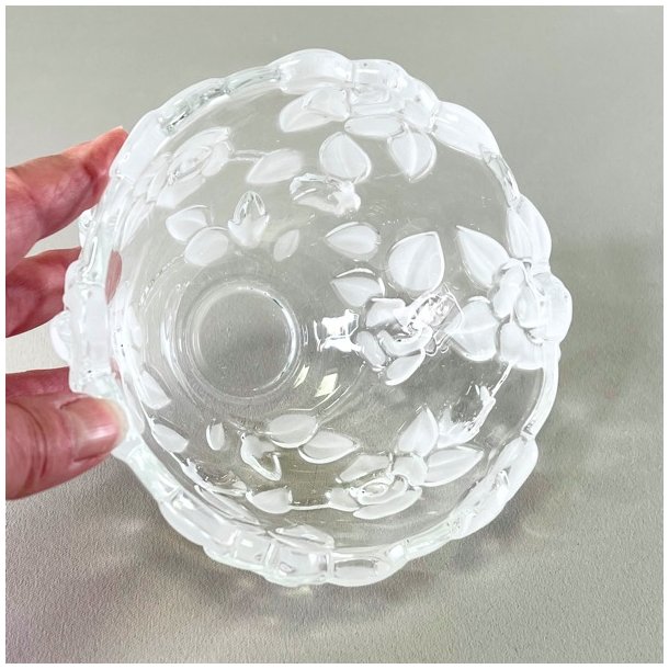 Glasskl med frostede roser 