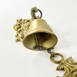 Klokke med rosette og klokkestreng - messing