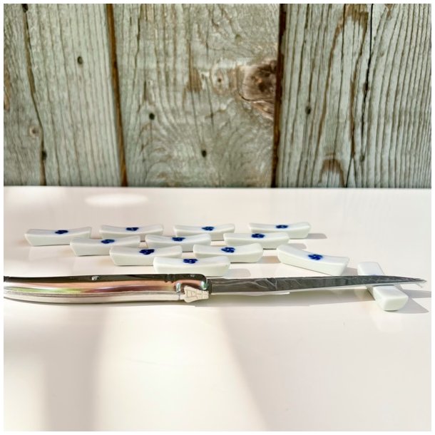 Servietring, knivsttte og bordkortholder m/bl blomst (6 st/pakke)