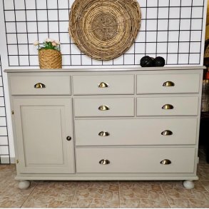 Kbmandsdisk med skuffer og skab - SOLGT