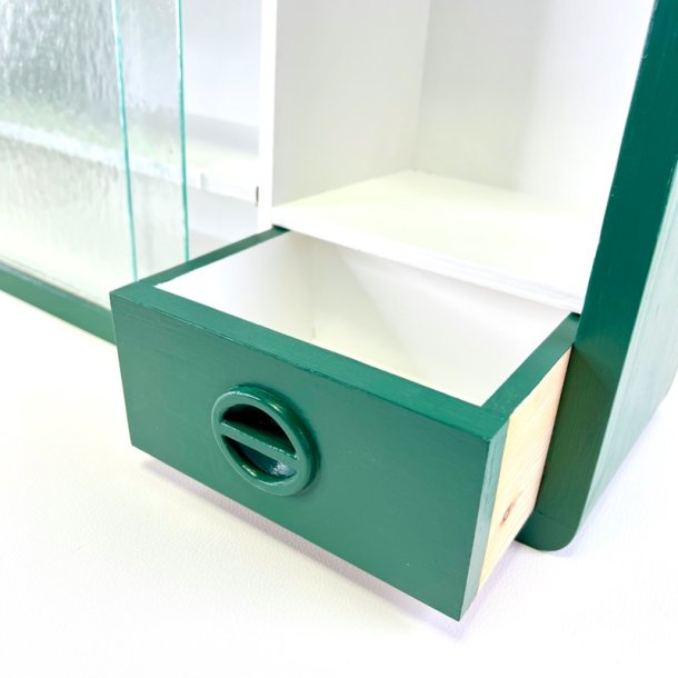 Lille retro skab med skydel�ger i glas 