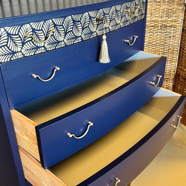 Kommode - 7 skuffer, m�rkebl� med guld 