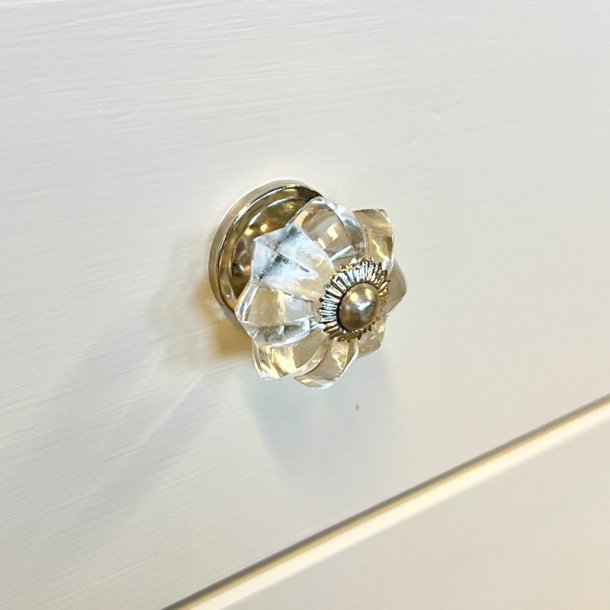 Gl. kommode - sandfarvet, 5 skuffer 