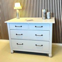 Kommode med marmortop