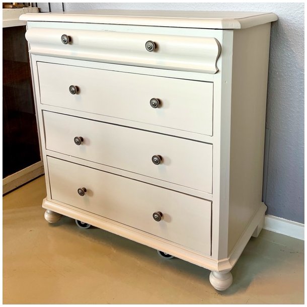 Gl. kommode - sandfarvet, 4 skuffer 