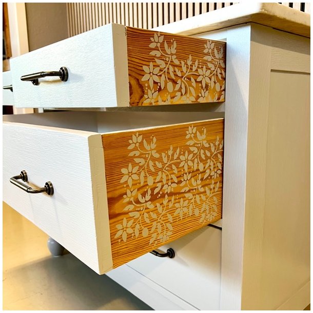 Kommode med marmortop