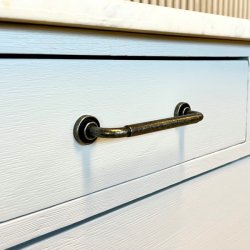 Kommode med marmortop