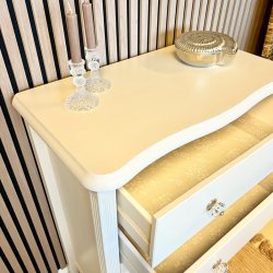 Gl. kommode - sandfarvet, 5 skuffer 