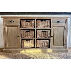 Sknk med skuffer, kurve og skabe