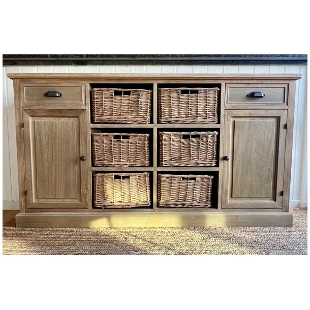 Sknk med skuffer, kurve og skabe