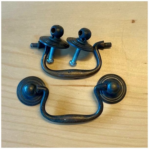 Mbelgreb - patineret messing, hngende skuffegreb (genbrug - 2 stk samlet)