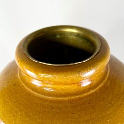 Saltglaserede potter - sennepsfarvede