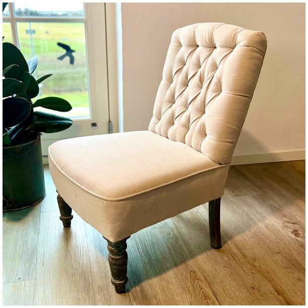 Lav lnestol i hr med fransk skrift