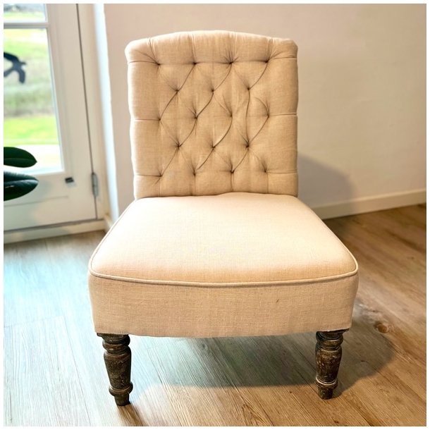 Lav lnestol i hr med fransk skrift