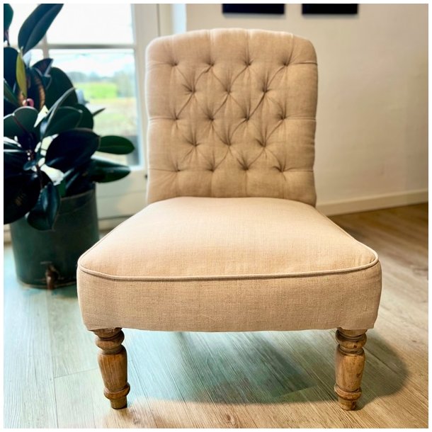 Lav lnestol i hr med fransk skrift