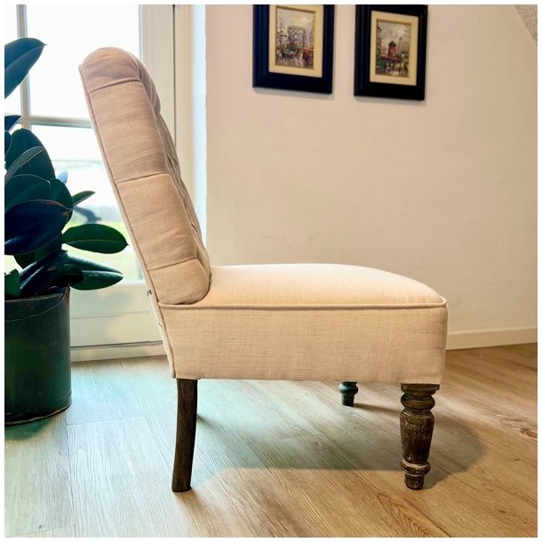 Lav lnestol i hr med fransk skrift