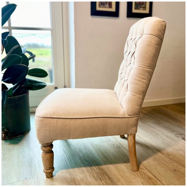 Lav lnestol i hr med fransk skrift