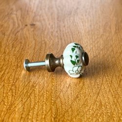 Mbelknop - lille porceln med antik top/sokkel