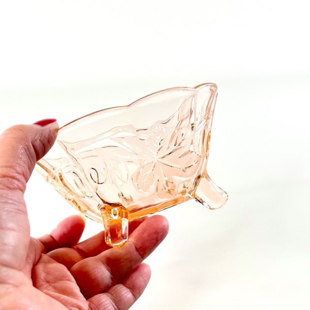 Glassk�l - lille lyser�d p� f�dder