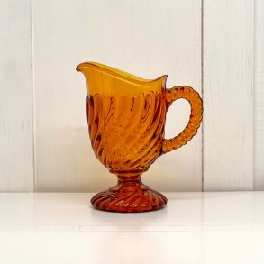 Fldekande ravfarvet presset glas med swirl