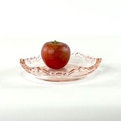Lille rundt fad - blondekant, lyser�dt glas