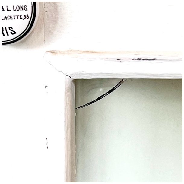 Lille vitrineskab p ben - SOLGT