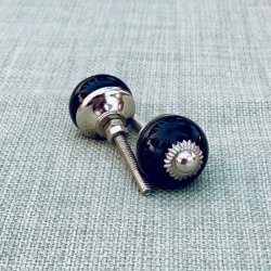 Mbelknop - lille rund porceln, sort eller hvid 