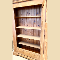 Gammelt afsyret skab SOLGT