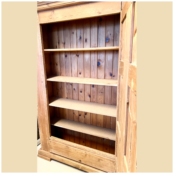 Gammelt afsyret skab SOLGT