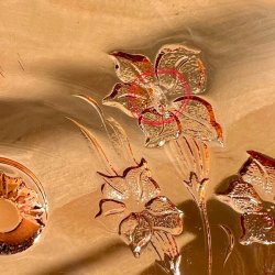 Glasskl - lyserd m/blomster og p fdder