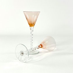Snapseglas - lyser�d med snoet fod (4 stk samlet)